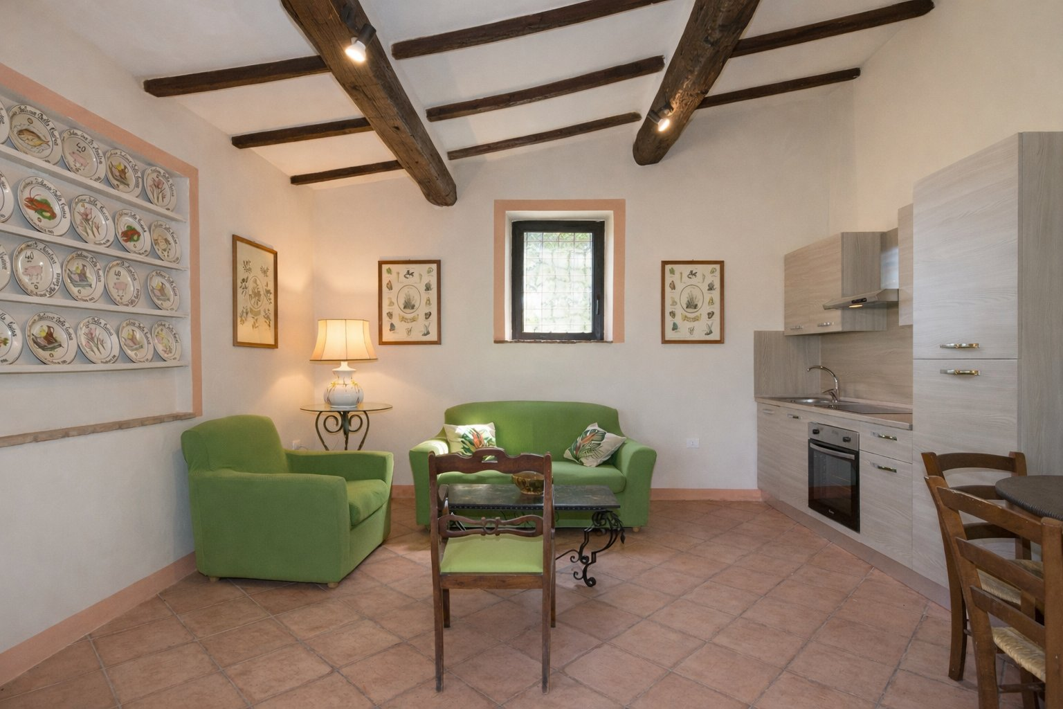 Soggiorno con angolo cottura appartamento Ulivo - La Vivaldina agriturismo Suvereto